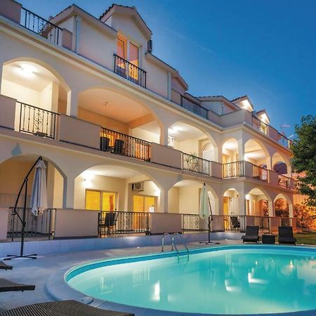 Amazing Apartment In Kastel Stafilic With Jacuzzi Kaštela Exterior foto
