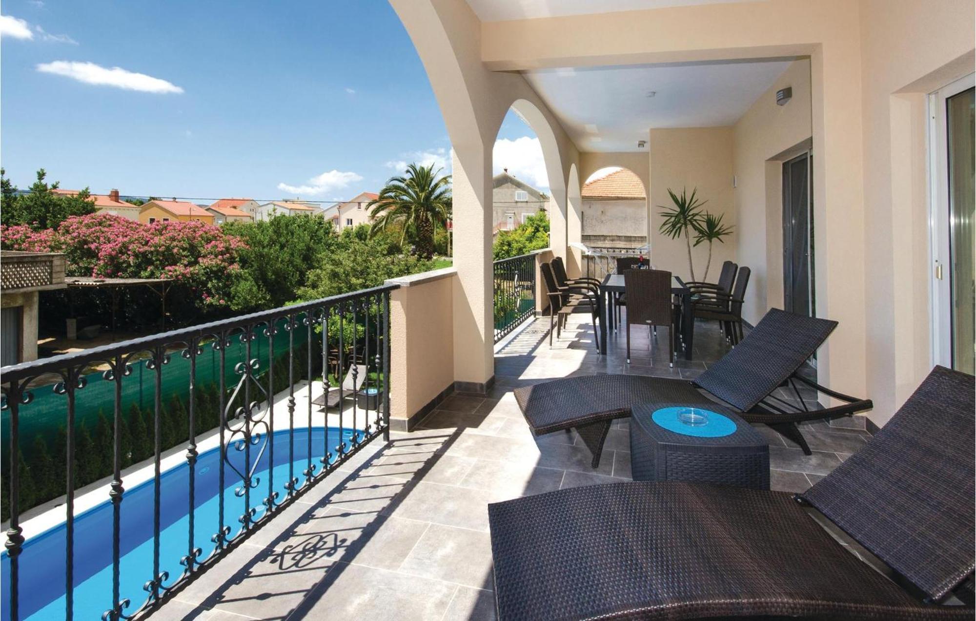 Amazing Apartment In Kastel Stafilic With Jacuzzi Kaštela Exterior foto