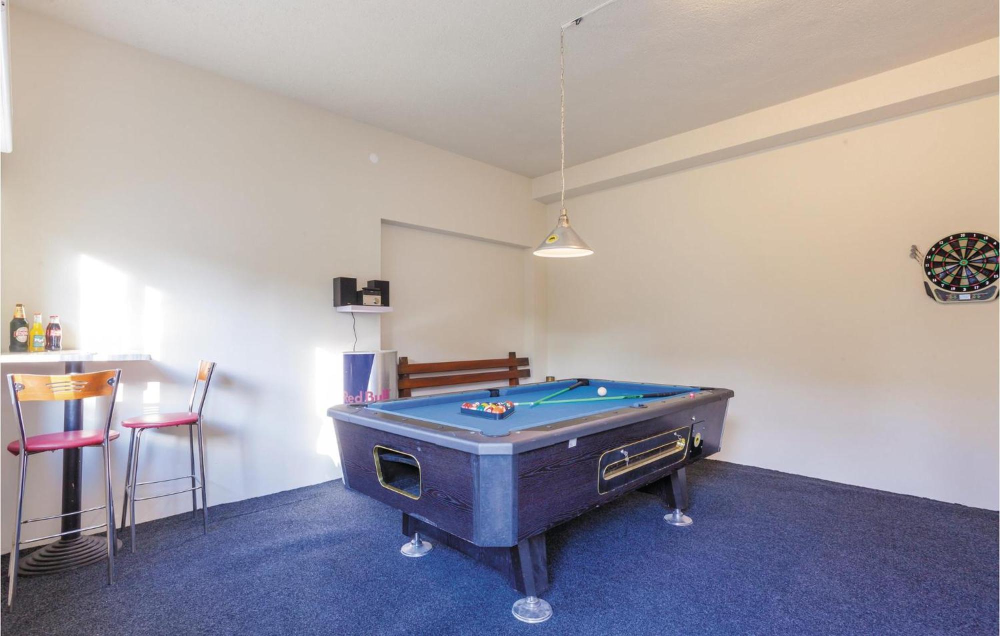 Amazing Apartment In Kastel Stafilic With Jacuzzi Kaštela Exterior foto