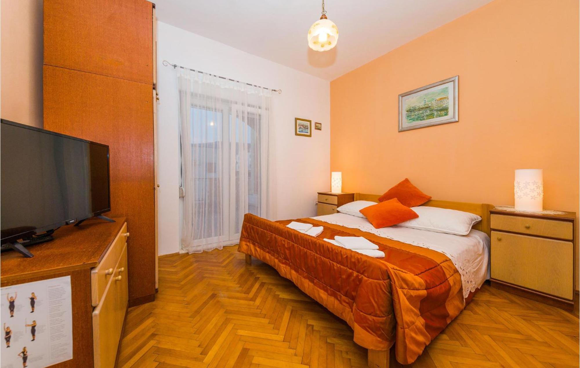 Amazing Apartment In Kastel Stafilic With Jacuzzi Kaštela Exterior foto